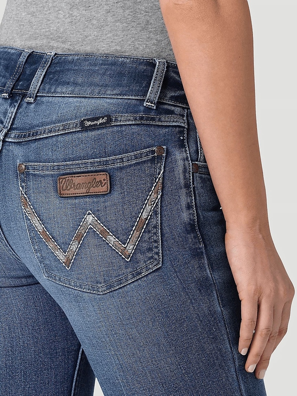 Women's Wrangler Retro® Mae Bootcut Jean in Faye 29x32 - Picture 4 of 10
